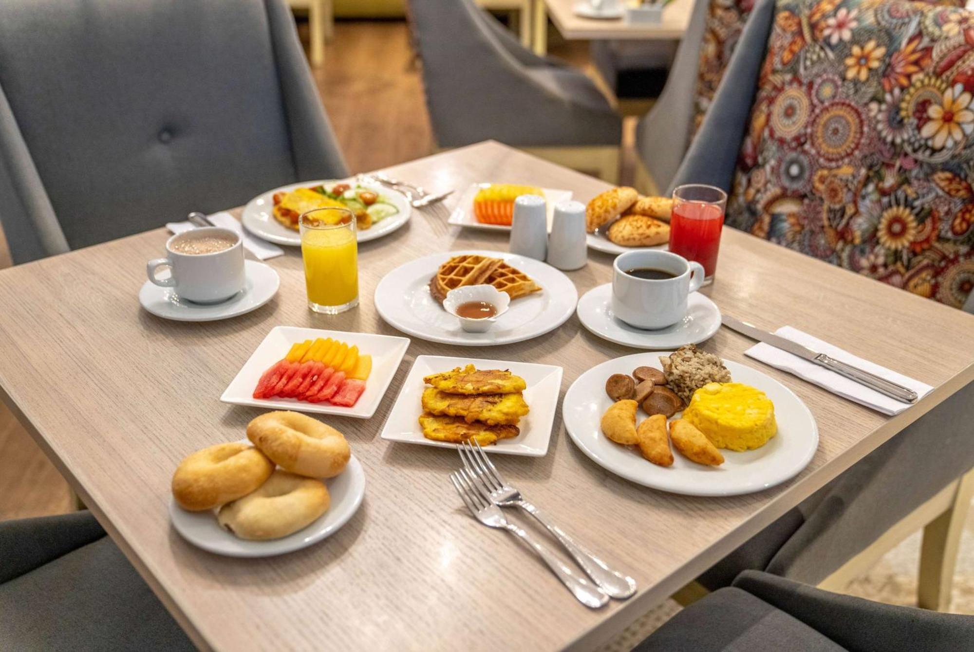 Отель Wyndham Garden Barranquilla Экстерьер фото
